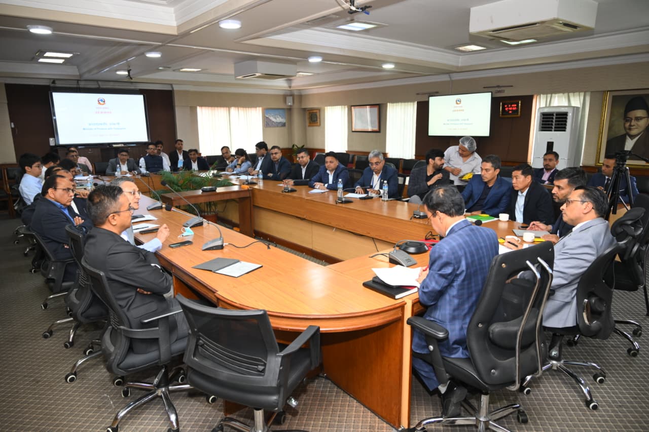 अर्थमन्त्रीले डाकेको बहुराष्ट्रिय कम्पनीहरुको बैठकमा जव गुनासोनै गुनासो पोखियो,एनसेलको प्रश्न:  ‘लगानीकर्तालाई किन अपराधीझैँ व्यवहार?’